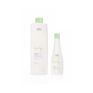 Champú específico para mantener el rizo definido, hidratado y elástico. MODO DE EMPLEO: distribuir sobre el cabello húmedo, masajear, esperar 2 minutos y enjuagar. Envase: Frasco 1000 ml y 250 ml.