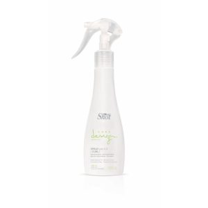 Spray sin enjuague para reavivar el rizo. MODO DE EMPLEO: vaporizar sobre el cabello húmedo y secar. Envase: Frasco 150 ml.V