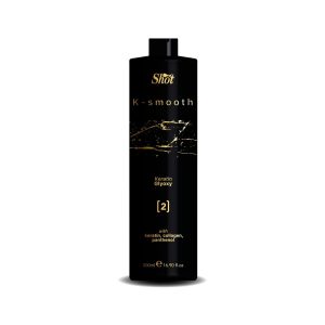 Shot Hair España - K-Smooth GLYOXY KERATIN (PASO 2) 500 ml Innovador fluido alisador con una composición similar a la estructura del cabello, a base de Ácido Glioxílico de alta pureza, rico en preciados elementos como la Keratina, el Pantenol y la Provitamina B5. Consigue fácilmente un efecto liso extremo, de gran duración y con un respeto total del cabello. Envase: 500ml.