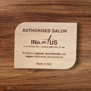 Placa Madera Salón Exclusivo Innatus
